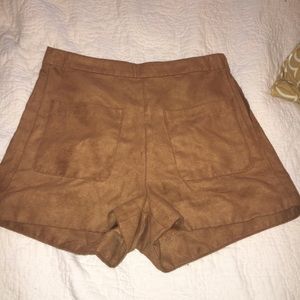 Suede high waisted shorts. Gold zipper on side.